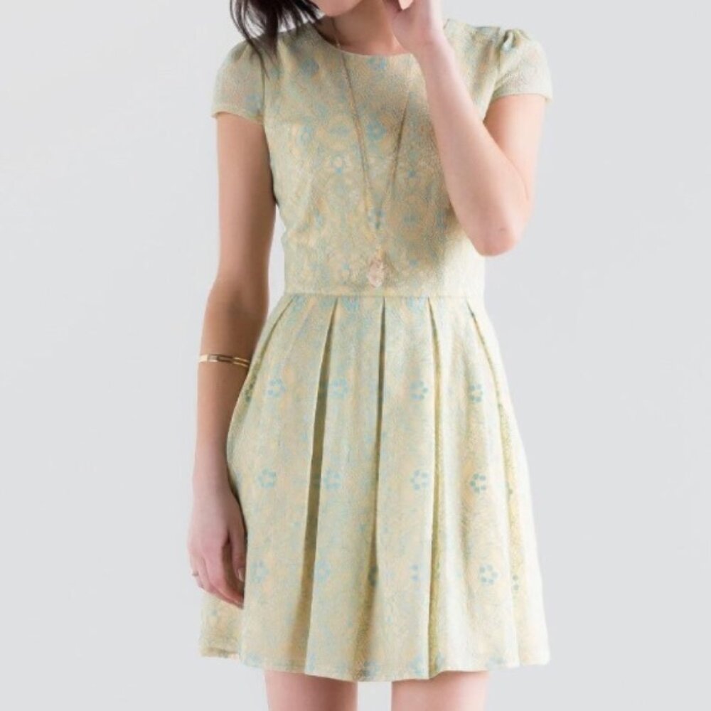 Francesca's miami Lace Cap Sleeve Dress